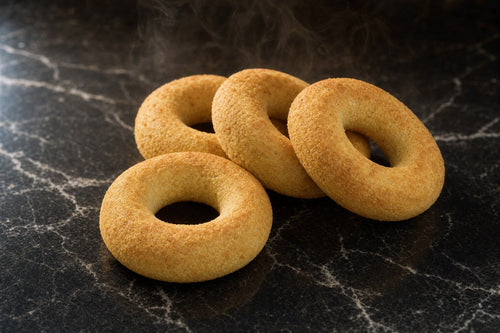 Pandebono en Rosca de Xocolata Food Premium sobre mármol oscuro